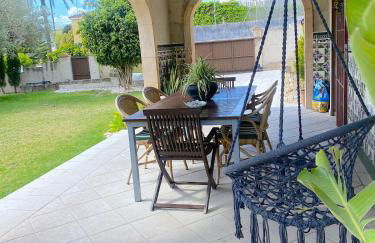 Pet friendly villa 10 minutes from the beach - Photo 1