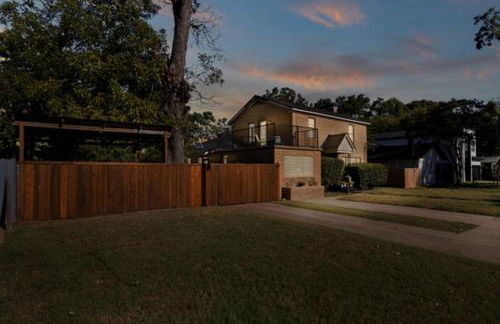 5BR Historic Home 5 min to Downtown Dallas with Large Balcony, 2 Dining Areas, 3 Fireplaces & Soaking Tub - Foto 2