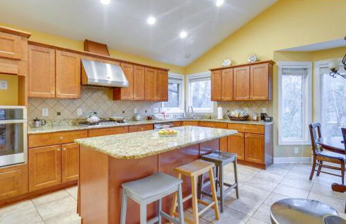 Spacious Lakefront Apt with Deck in Fayetteville! - Foto 11