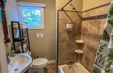 Historic Coastal Haven- Pet Friendly Fast Wi-Fi - Foto 14