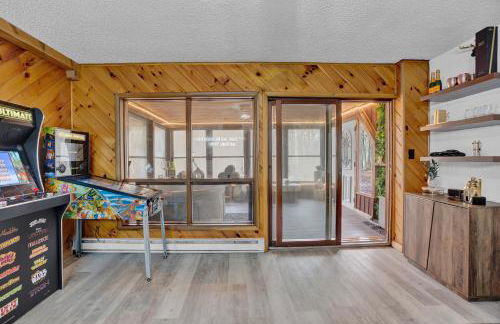 Pocono Blue with Paddleboards, Spa, Indoor Jacuzzi, GameRoom, Lake, EV - Foto 39