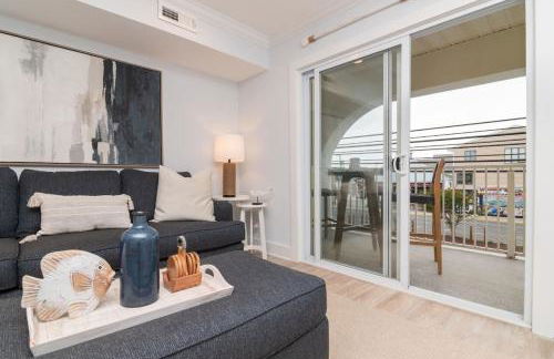 NEW 3BR-3BA Beach Block with Parking - Photo 5