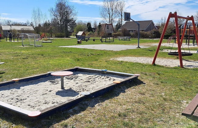 Cozy Holiday Home with Hot Tub in Lauwersoog by Lake - Foto 37