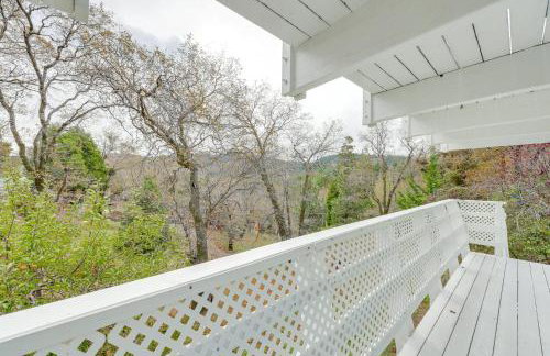 2 Mi to Lake Arrowhead! Mtn-View Hideaway with Deck - Foto 26