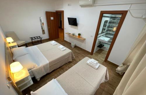 REGAL HOME Apartment - Photo 2