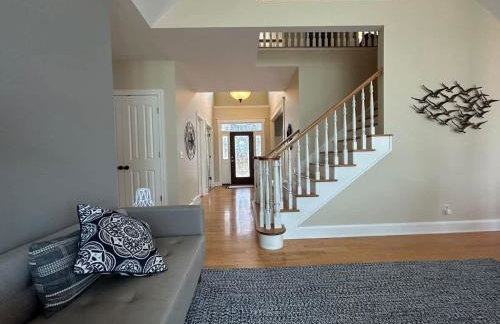 Immerse in Luxury Grand 5BR Lakefront Haven Views - Foto 5