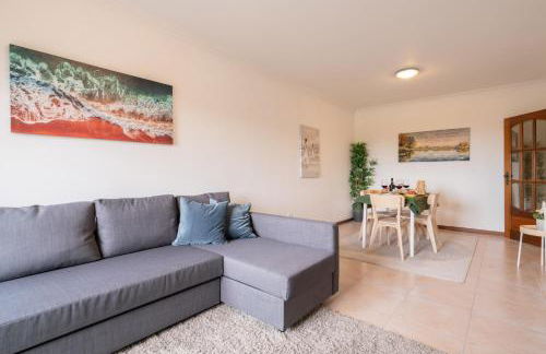 Sunny Cozy Flat w/ Terrace - São João - Foto 11