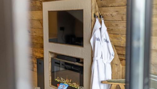 The Tri-Pod - Photo 3