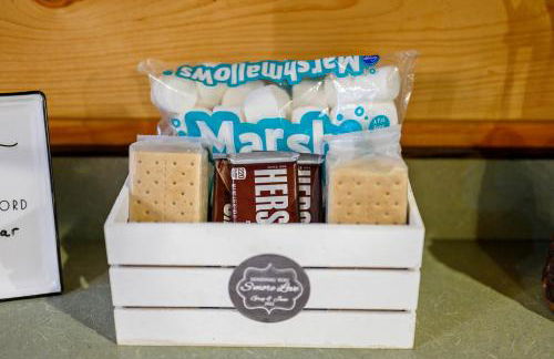 Hickory Bear - Cabin surrounded by pines, Sleeps 10, Hot Tub, Fire Pit, Arcade, Foosball Table & Deck Slide - Photo 15