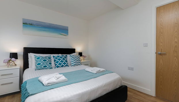 Skyvillion 1bed Enfield Flat W Balcony & Parking - Photo 4