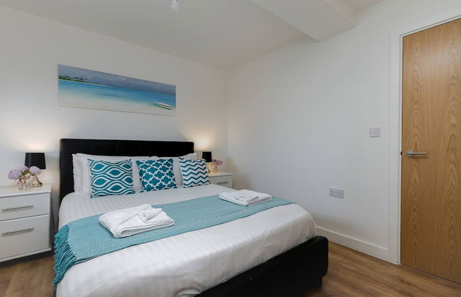 Skyvillion 1bed Enfield Flat W Balcony & Parking - Photo 4