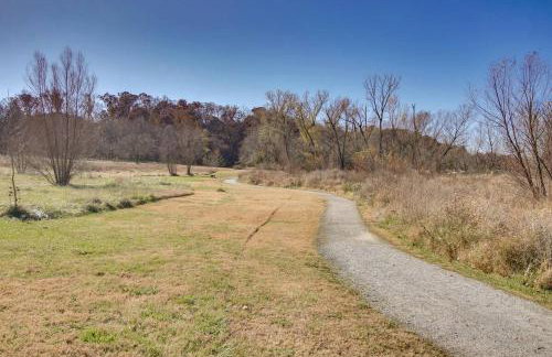 Cozy Studio Retreat with Scenic 5-Acre Views, Near City Lake & Cherokee Casino in Gentry, Arkansas - Foto 18