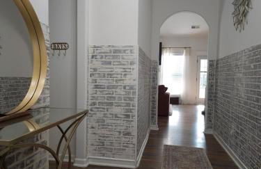 Cozy & Airy Retreat with Lots of Character - Foto 41