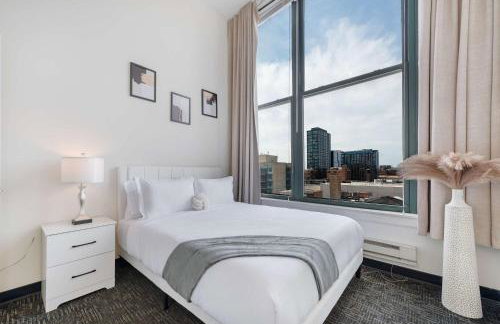 West Loop - City Views With In & Out Parking 1 - Photo 22