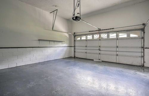 Pet-Friendly Suburban Escape with Deck and Grill! - Foto 23