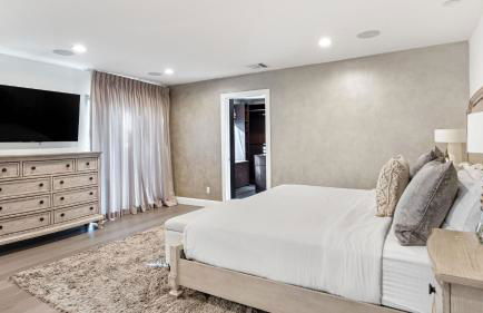 LA Hillside Retreat w Pool Views Fire Pit Outdoor Lounging Casa Bellagio by AvantStay - Foto 17