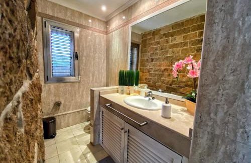 Luxury 5 star Villa Violetta with amazing sea view, jacuzzi and heated pool - Foto 15