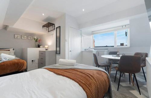 Spacious 4BR on Leafield Rd - Photo 11