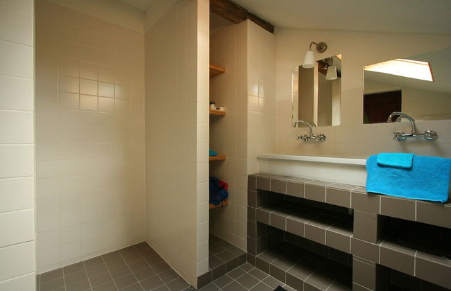 Spacious Farmhouse near Forest in Stramproy - Photo 17