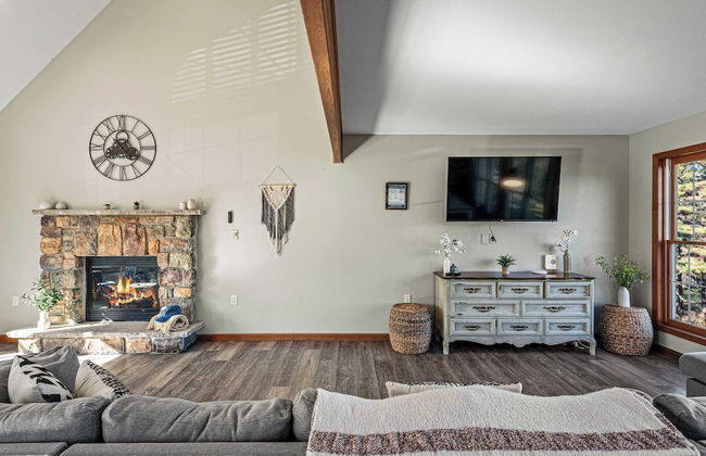 Laker's Pointe by Avantstay Lakefront Private Peninsula Hot Tub, Game Room - Foto 9