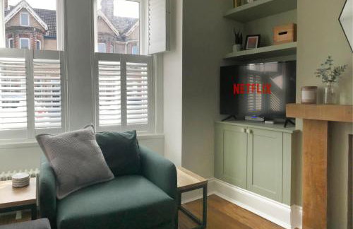 Emerson House, dog friendly with log burner close to waters edge and harbour - Photo 17