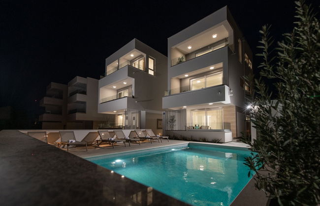 Apartments Mare B with pool - Photo 1