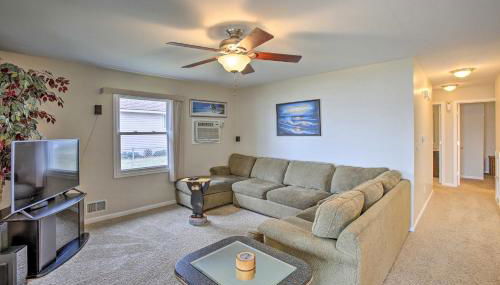 Peaceful Lakefront Houghton Lake Property with Patio - Foto 3