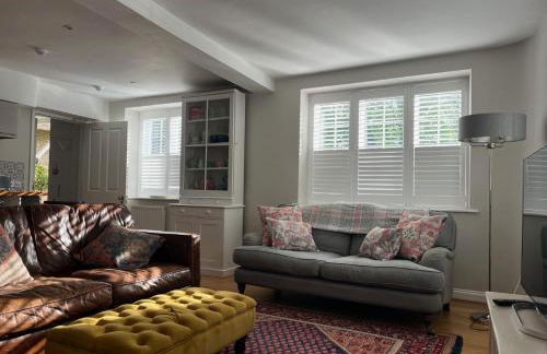 Stylish 1-bed Cottage Escape in Piddlehinton - Photo 4