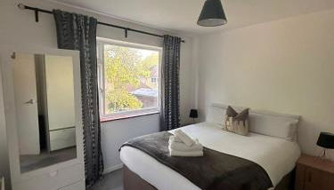 Entire 2 bed apartment - Up to 4 guest - 10 min from station & town centre - Foto 5