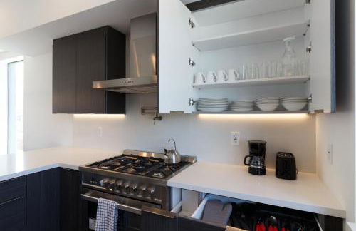 Modern 5 Bedroom Masterpiece With Rooftop Deck - Photo 7