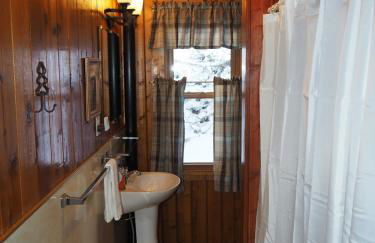 The Crystalaire Cabin - Charming and Relaxing! - Photo 41