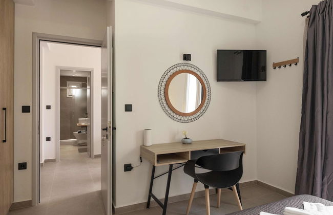 Parikia's Urban Oasis - Photo 6