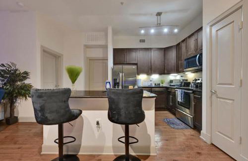 Central Houston Stay - Walk to NRG Stadium, Relax by the Pool, and More! - Foto 7