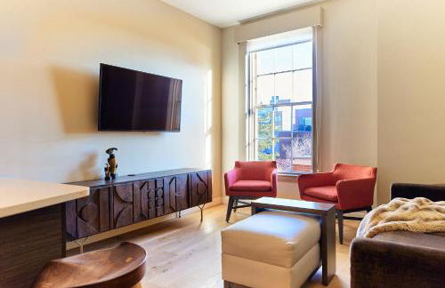 The Docent's Collection - Photo 33