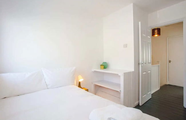 Stylish 4BD House With Private Garden - Stratford - Foto 1