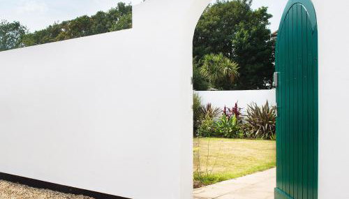 Art Deco Coastal Apartment with Private Garden - Foto 2