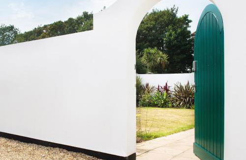 Art Deco Coastal Apartment with Private Garden - Foto 2