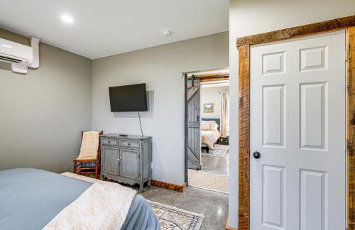 Peaceful Farmhouse Retreat 6 Mi to Virginia Tech! - Foto 10