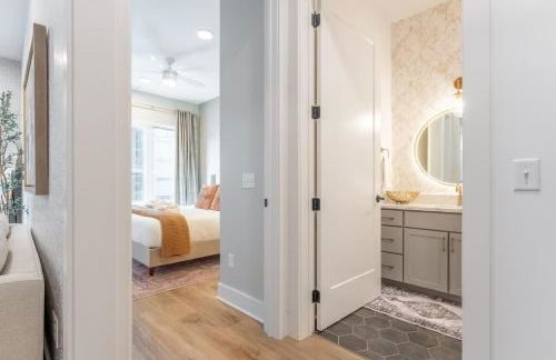 Here You Come Again by Stay Local Nashville - Foto 20