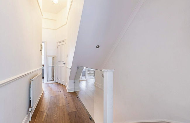 Bright Home Near Little Venice - Photo 22