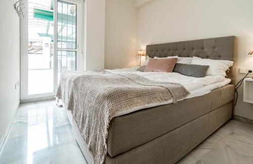 Sensational and Exotic 3-Bedroom Retreat in Nueva Andalucia with a Palm Garden - Foto 41