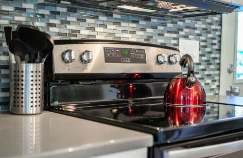 #StayinMyDistrict Modern Mid-Century Retreat - Foto 14