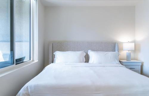 Luxury 2 Bedroom Residence With Fitness and Outdoor Pool - Photo 3