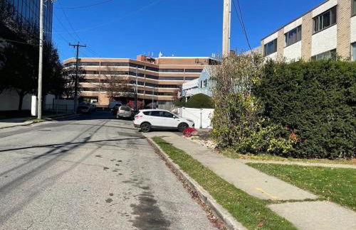 Modern Home off I-95 Perfect for Families & Business Stay with Ample Parking - Foto 16