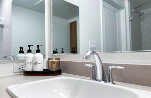 Modern Cosmopolitan APT Mid Hollywood with Free Parking 10mins to Universal Studios - Photo 27