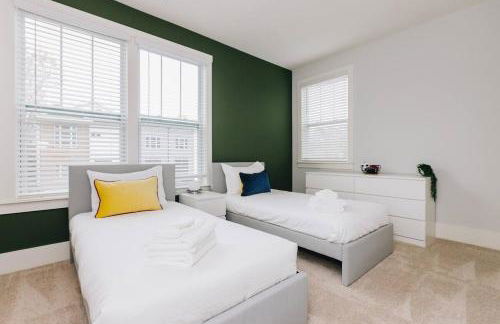 Birdsong Bungalow - Hot Tub, Game Room, Fire Pit - Foto 67