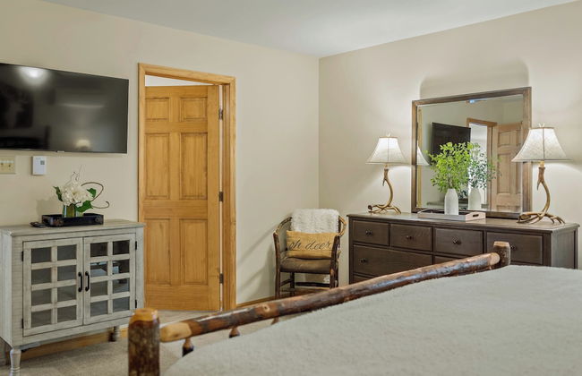 Pocono Paradise by Avantstay Lakeside Retreat, Hot Tub, Game Room, Near Beach - Foto 26