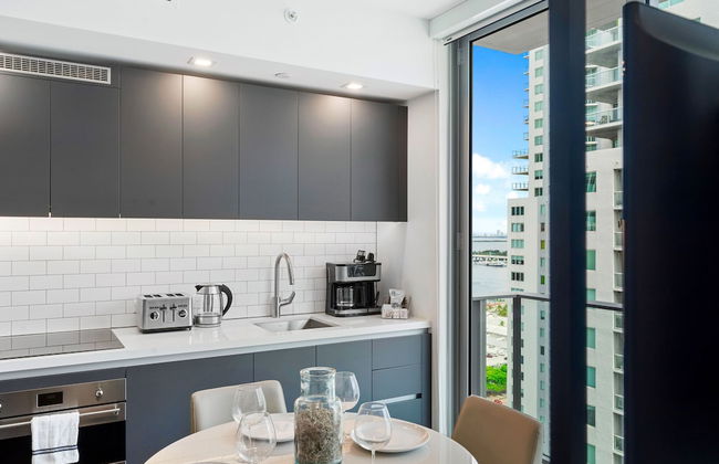 Modern High-Rise Condo with Pool/Gym, in Central DT MIAMI! - Photo 47