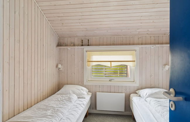 "Thrym" - 200m from the sea - Foto 12