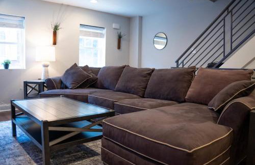 Stylish 3BR w Pool Table & Garage - Foto 2